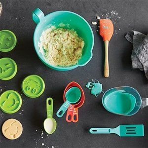 KIDS' COOKIE BAKING SET